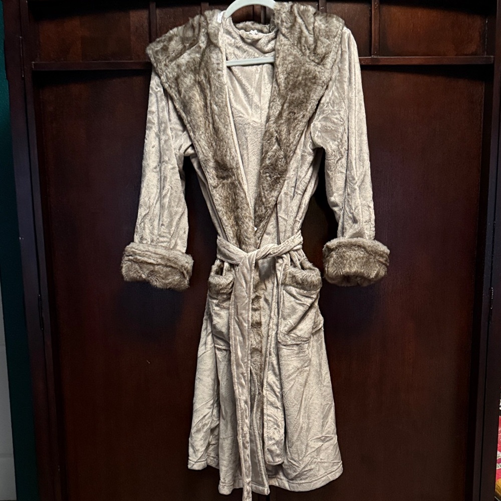 Pottery Barn Cream Robe with Faux Fur Accents